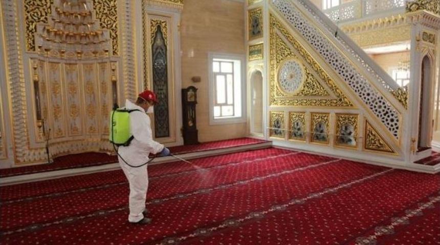 G&uuml;ng&ouml;ren&rsquo;deki İbadethaneler Dezenfekte Ediliyor
