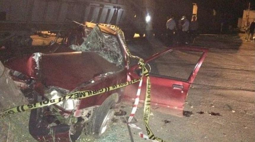 Hastane D&ouml;n&uuml;ş&uuml; Trenle &Ccedil;arpıştılar: 2 &Ouml;l&uuml;, 2 Yaralı