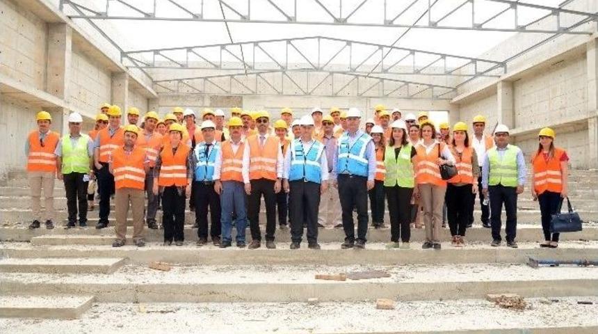 Abt&uuml; Akademisyenleri Yerleşke Alanında Bir Araya Geldi