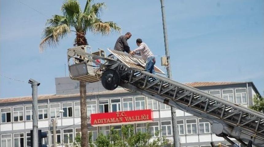 Sokak Ve Caddeler, &rsquo;hoş Geldin Ramazan&rsquo; Işıklarıyla S&uuml;slendi