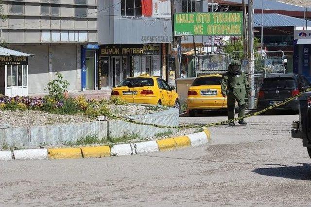 Ak Parti Önünde Şüpheli Çanta Alarmı