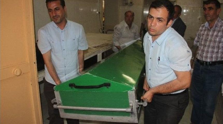 Kocasının Benzin D&ouml;k&uuml;p Yaktığı Kadının Cenazesi Adli Tıptan Alındı