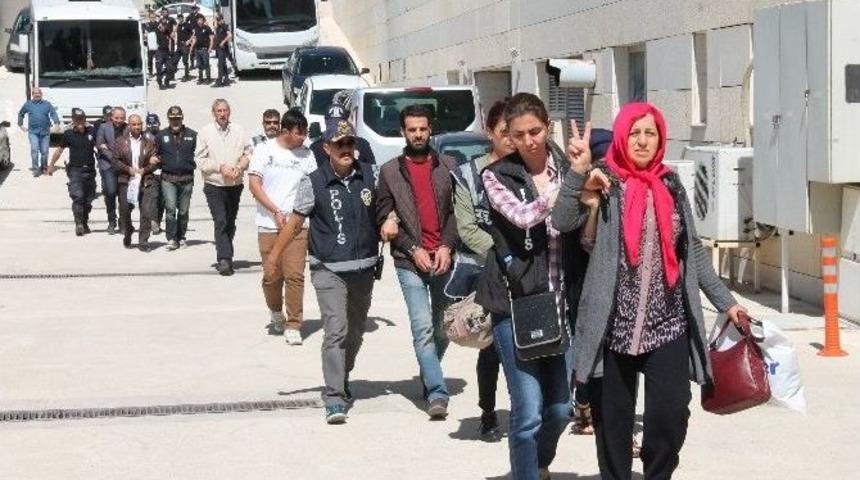 Elazığ&rsquo;daki Ter&ouml;r Operasyonunda G&ouml;zaltına Alınan Ş&uuml;pheliler Adliyeye Sevk Edildi
