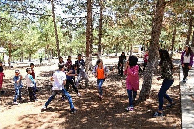 Liseli Öğrencilerden Yetim Çocuklara Barbekü Partisi