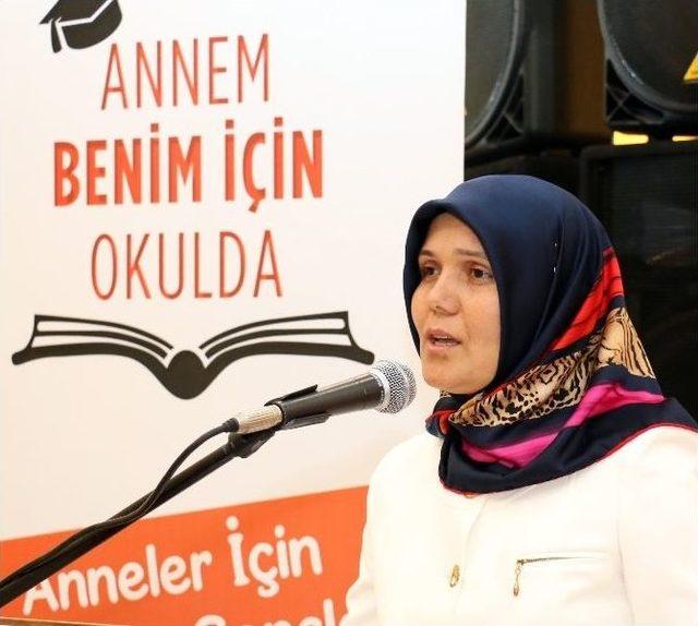 ‘annem Benim İçin Okulda’ Anneleri Sertifiklarını Aldı