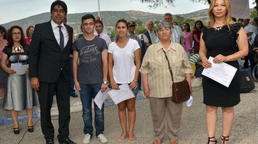 Fo&ccedil;a Halk Eğitim Merkezi&rsquo;nden Yılsonu Sergisi