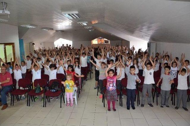 Şeker Portakalı Aracı Alanyalı Çocuklarla Buluştu