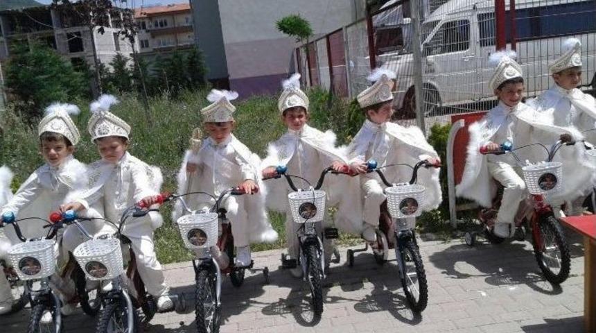 Anaokulda Toplu S&uuml;nnet Ş&ouml;leni