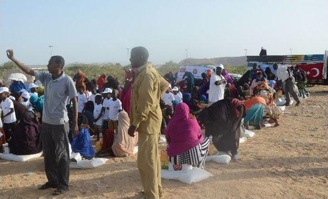 Tika’dan Somali’de Yaşayan Sığınmacılara İnsani Yardım