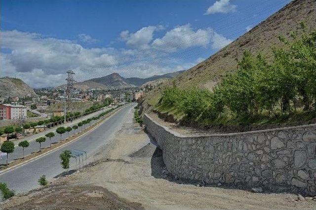 Hakkari Belediyesi Dört Koldan Çalışıyor