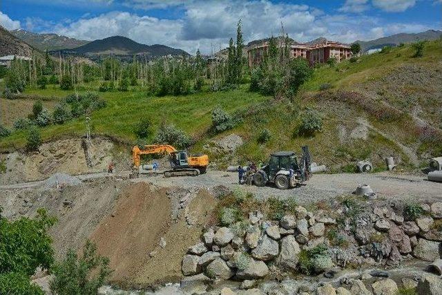 Hakkari Belediyesi Dört Koldan Çalışıyor