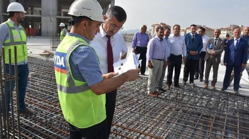 Vali Bektaş 558 Yataklı Hastane İnşaatında İnceleme Yaptı