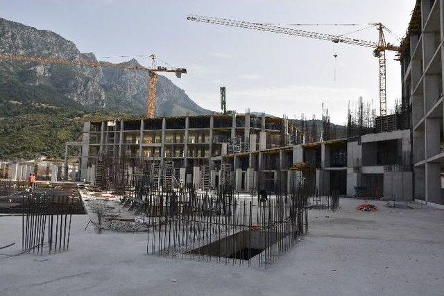 Vali Bektaş 558 Yataklı Hastane İnşaatında İnceleme Yaptı 2