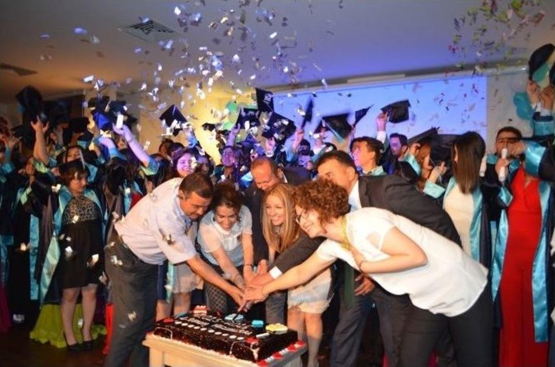 Kula&rsquo;da Mezuniyet Coşkusu