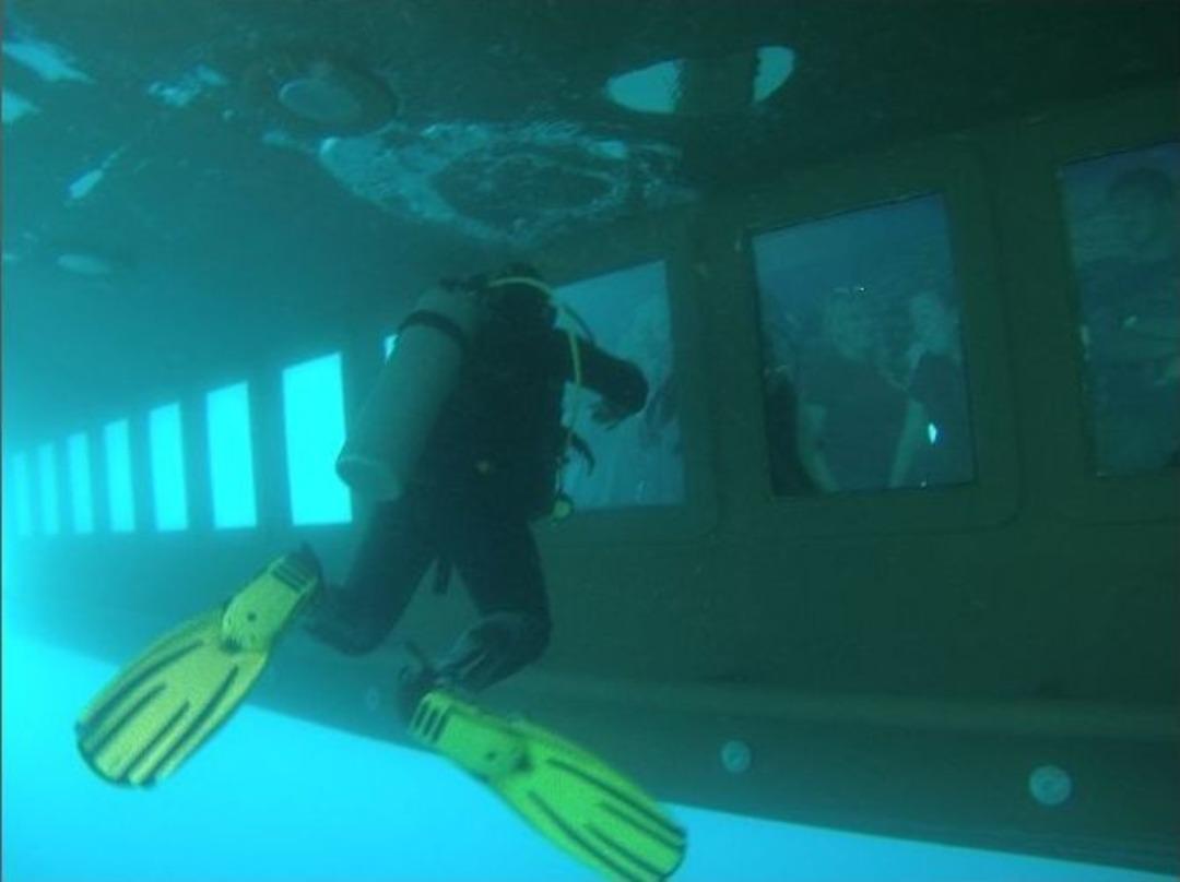 T&uuml;rkiye&rsquo;nin İlk Yarı Denizaltı Teknesi Suya İndirildi