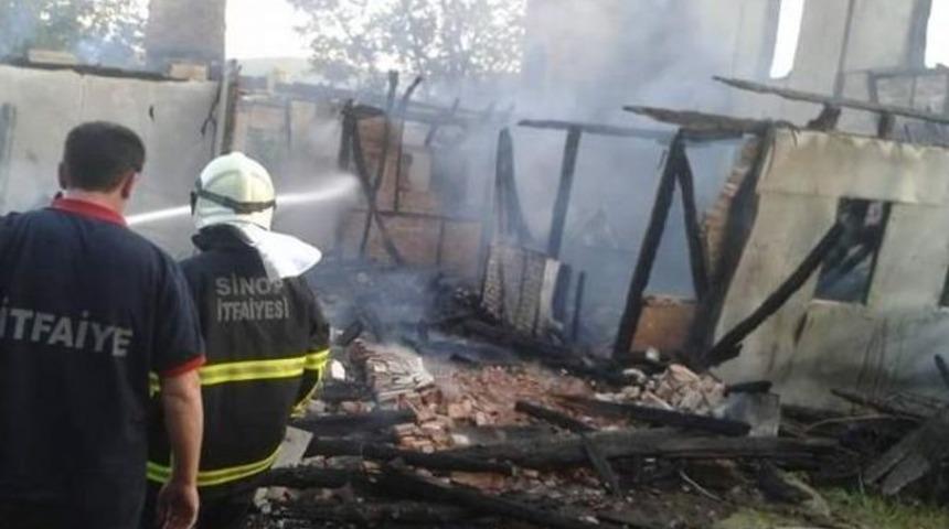 Sinop&rsquo;ta Bir Ev K&uuml;l Oldu