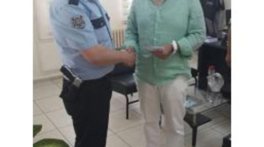 Emniyette Parasını D&uuml;ş&uuml;rd&uuml;, Kamera İle Tespit Edildi