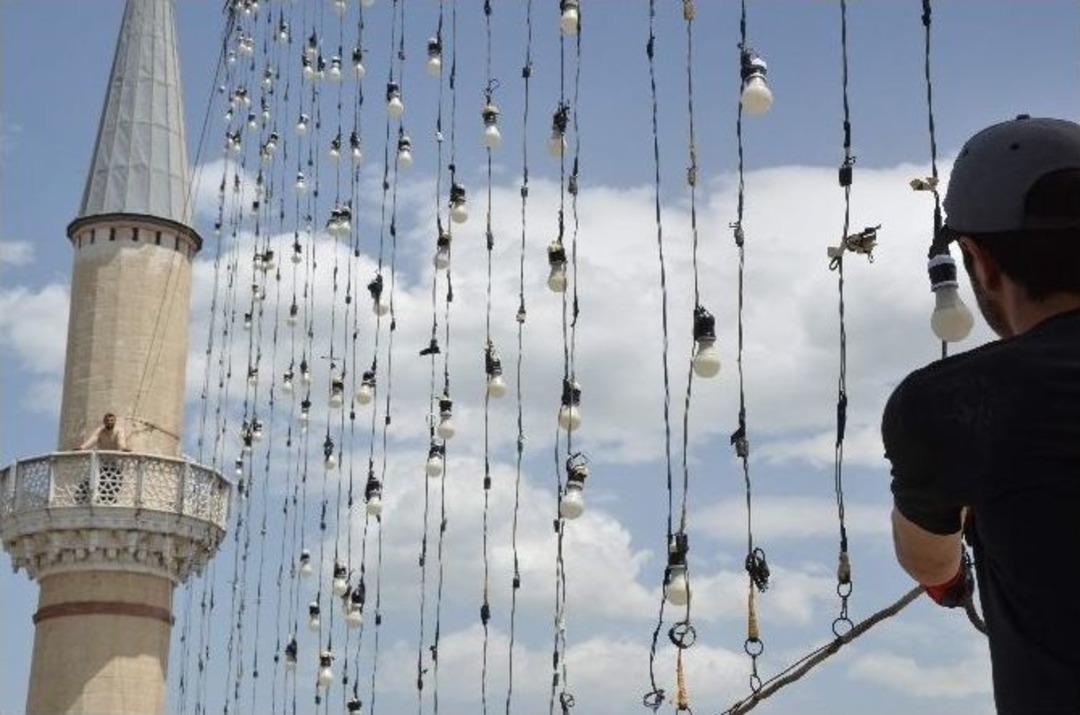 (&ouml;zel Haber) Eskişehir&rsquo;de Mahya Geleneği Devam Ediyor