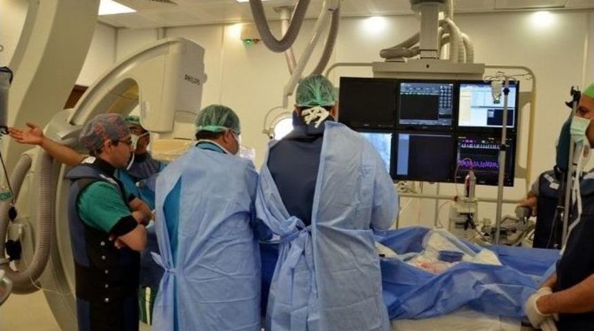 Harran &Uuml;niversitesi Tıp Fak&uuml;ltesinde Ameliyatsız Kalp Kapağı Değişimi Yapıldı