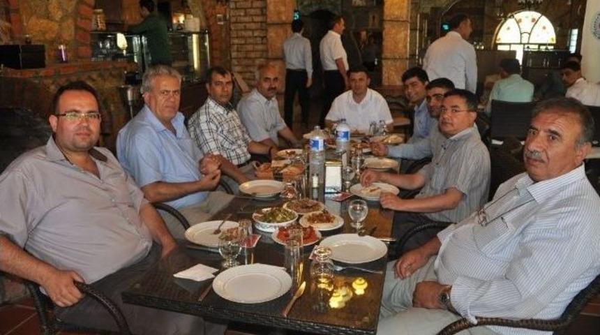 B&uuml;ro-memur-sen &Uuml;yeleri Yemekte Buluştu