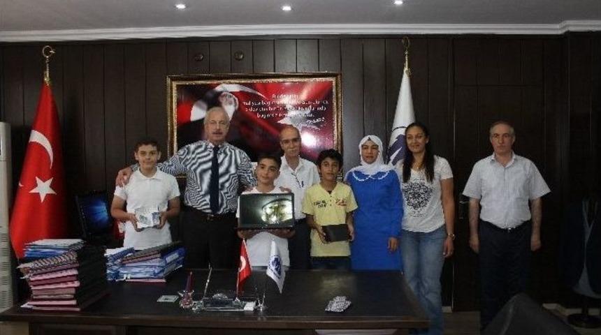 Satran&ccedil; Turnuvasında Dereceye Girenlere &Ouml;d&uuml;lleri Verildi