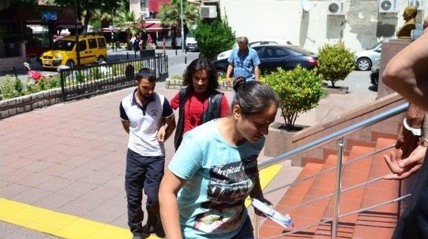 &Ccedil;anakkale&rsquo;de Dolandırdılar, İzmir&rsquo;de Yakalandılar