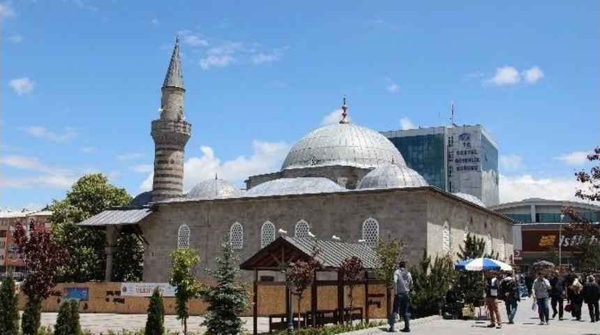 Lalapaşa Cami Ramazan Ayında İbadete A&ccedil;ılıyor