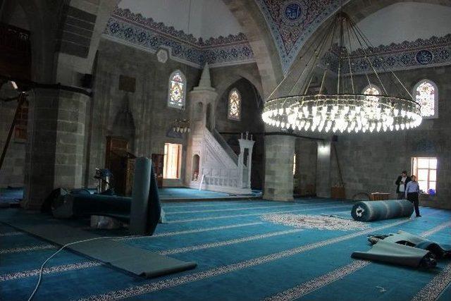 Lalapaşa Cami Ramazan Ayında İbadete Açılıyor