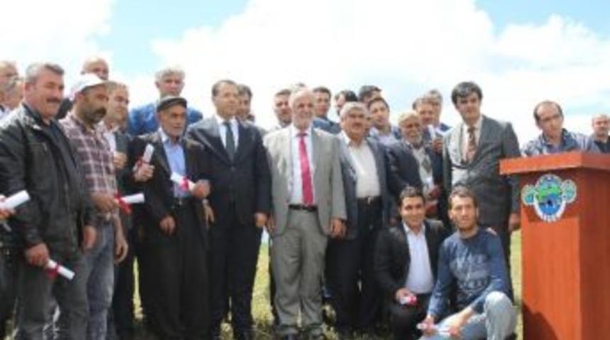 Horasan Belediyesi Dar Gelirli Ailelere Arsa Tapusu Dağıttı