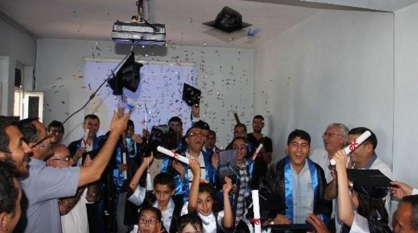 Batman&rsquo;da Engelli &Ouml;ğrencilerin Mezuniyet Heyacanı