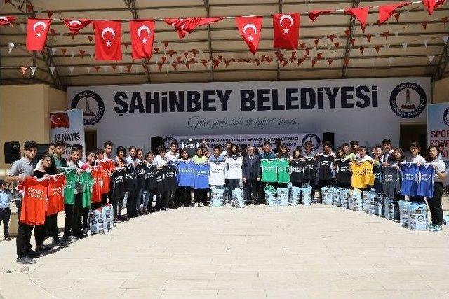 &Ouml;ğrencilerin Karne Hediyesi Tahmazoğlu&rsquo;ndan 1