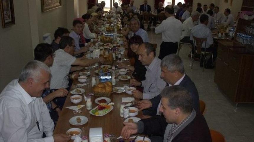 Bilecik Sgk&rsquo;da Emekliye Ayrılan Personel İ&ccedil;in Veda Yemeği D&uuml;zenlendi