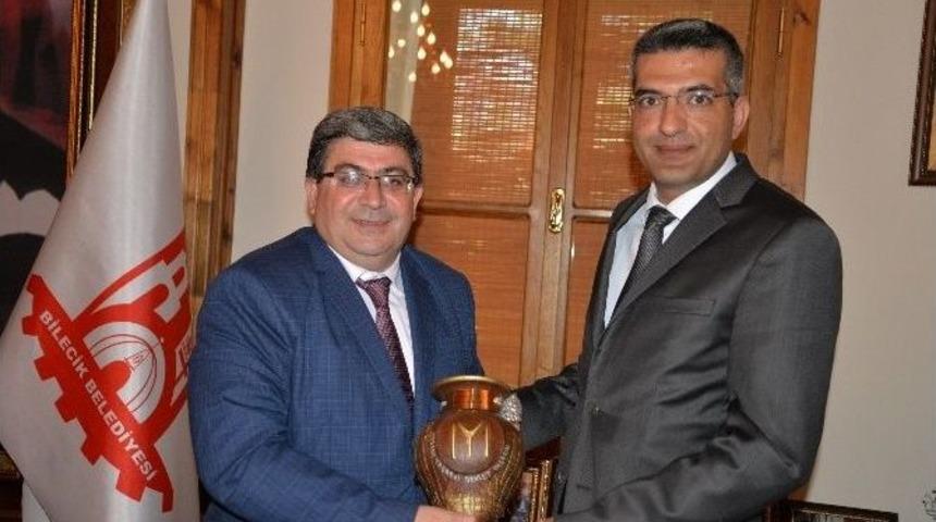 &Ccedil;evre Ve Şehircilik İl M&uuml;d&uuml;r&uuml; Akat&rsquo;tan Başkan Vekili Nihat Can&rsquo;a Ziyaret