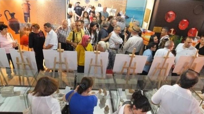 Burhaniye’de Amatör Fotoğrafçılar Müzede Sergi Açtı