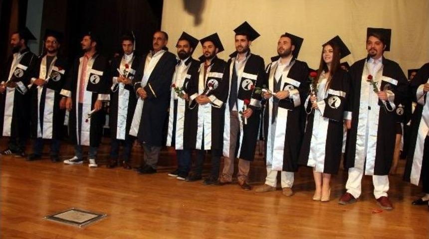 Erü İletişim Fakültesi’nde Mezuniyet Heyecanı