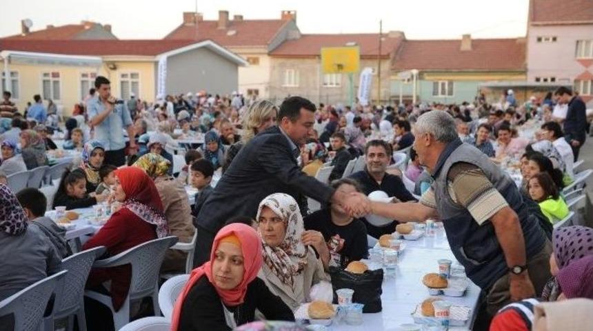 Boz&uuml;y&uuml;k Yine Mahalle İftarlarında Buluşuyor