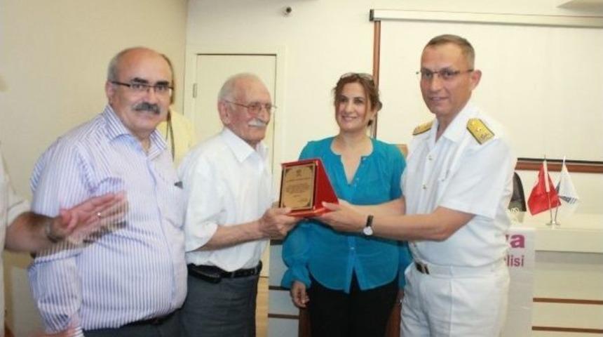 Aile Haftasında Yılın Ailelerine &Ouml;d&uuml;l