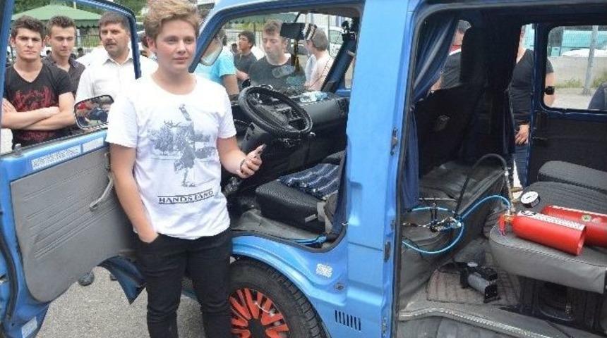 Liseli Gen&ccedil; Babasının Minib&uuml;s&uuml;ne Cep Telefonu Komutuyla &Ccedil;alışan Ve Hareket Eden Sistem Yaptı