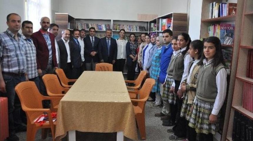 Toplum G&ouml;n&uuml;ll&uuml;leri K&uuml;t&uuml;phane Kurdu