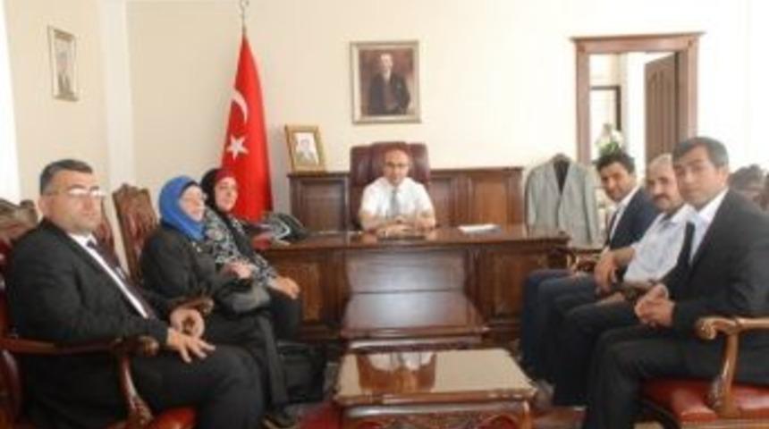 Suriye Yenilik Eğitim K&uuml;lt&uuml;r Derneğinden Vali Mahmut Demirtaş&rsquo;a Teşekk&uuml;r