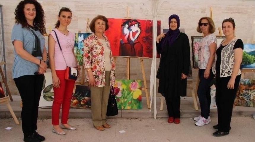 Kursiyerler El Emeği G&ouml;z Nuru Eserlerini Sergiledi