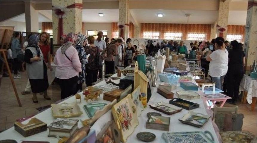 El Emeği G&ouml;z Nuru Eserlerin Yılsonu Sergisi