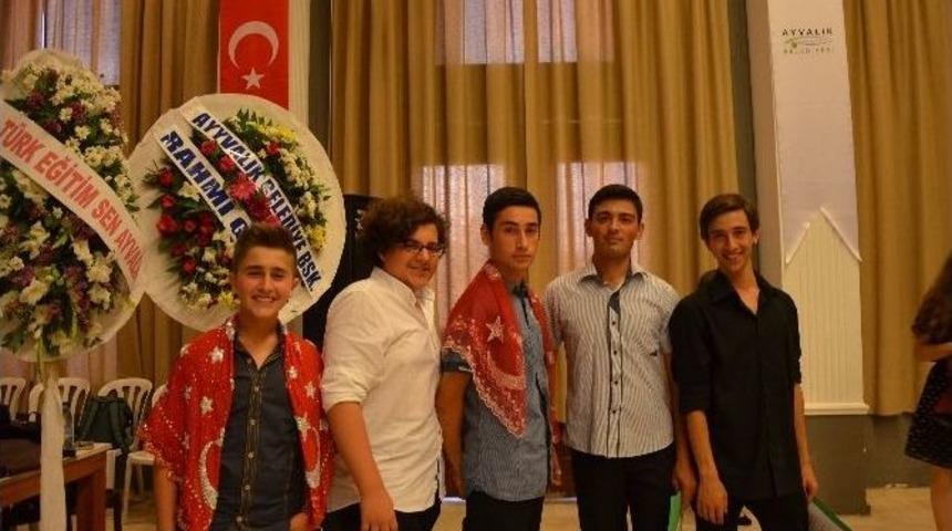 Ayvalık Anadolu Lisesinden Şiir Dinletisi