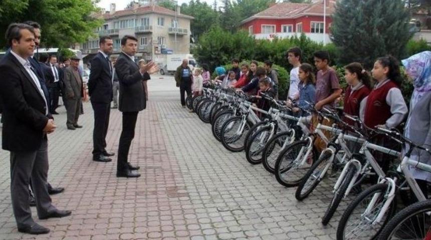 Pınarhisarlı &Ouml;ğrencilere Bisiklet Dağıtıldı