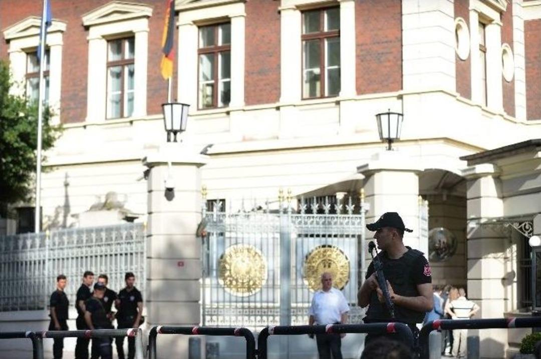 Almanya Başkonsolosluğu &Ouml;n&uuml;nde Yoğun G&uuml;venlik &Ouml;nlemi