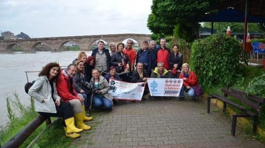 Fotoğraf Sanat&ccedil;ılarından &Ccedil;eltik Ekimine Yolculuk