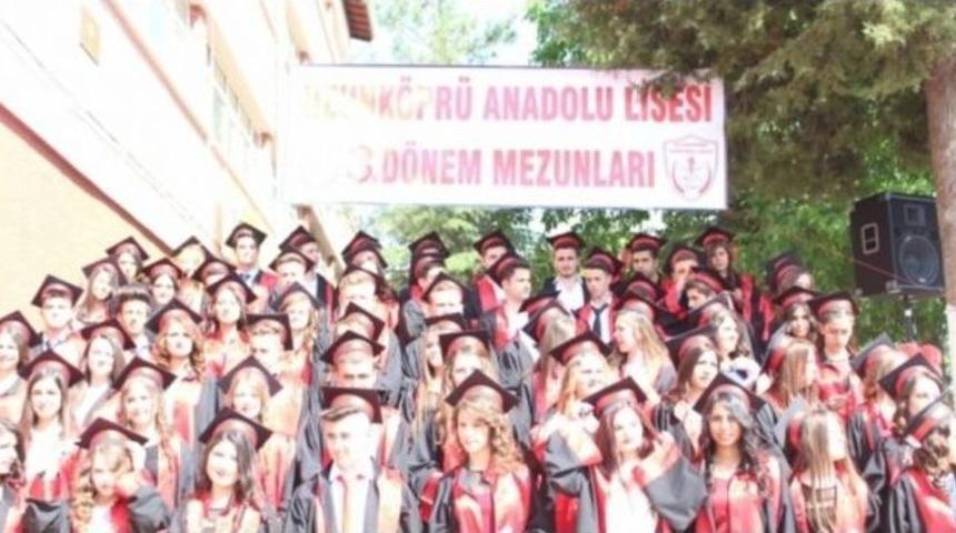Uzunk&ouml;pr&uuml;&rsquo;de Mezuniyet Sevinci