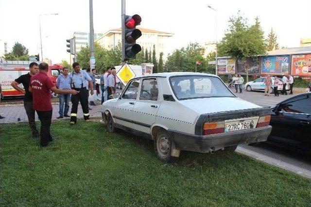 Yayalara Çarpmamak İçin Refüje Çıktı