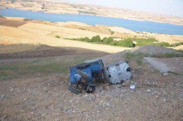 Kahta’da Çapa Motoru Devrildi: 1 Ölü, 1 Yaralı