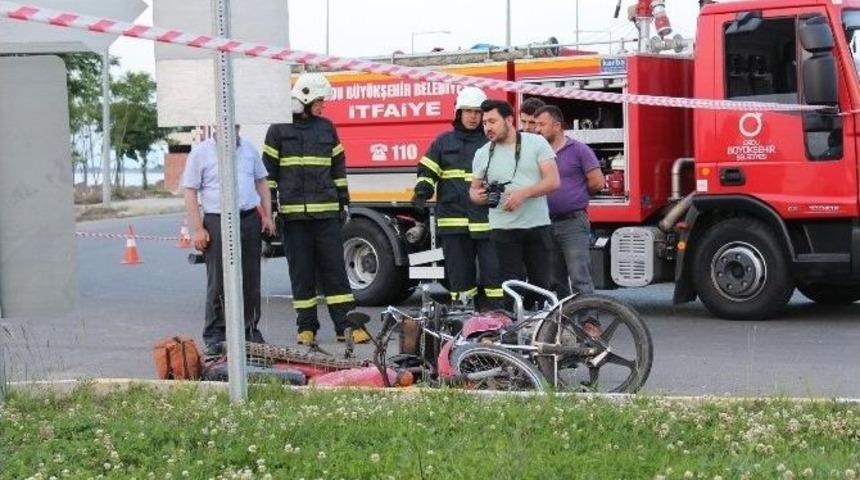 İki Motosiklet &Ccedil;arpıştı: 1 &Ouml;l&uuml;, 1 Yaralı